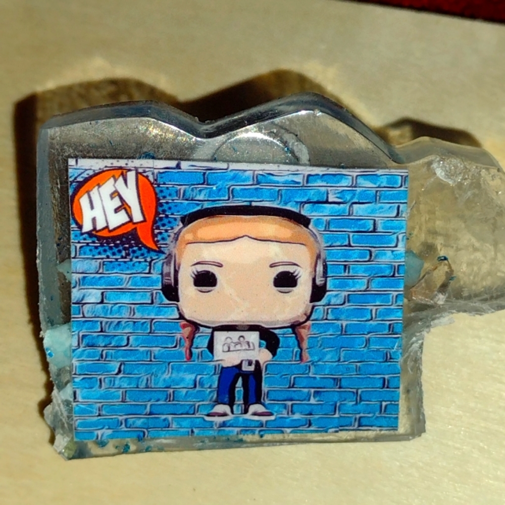 STRANGER THINGS MAX SEAGLASS RESIN PIN